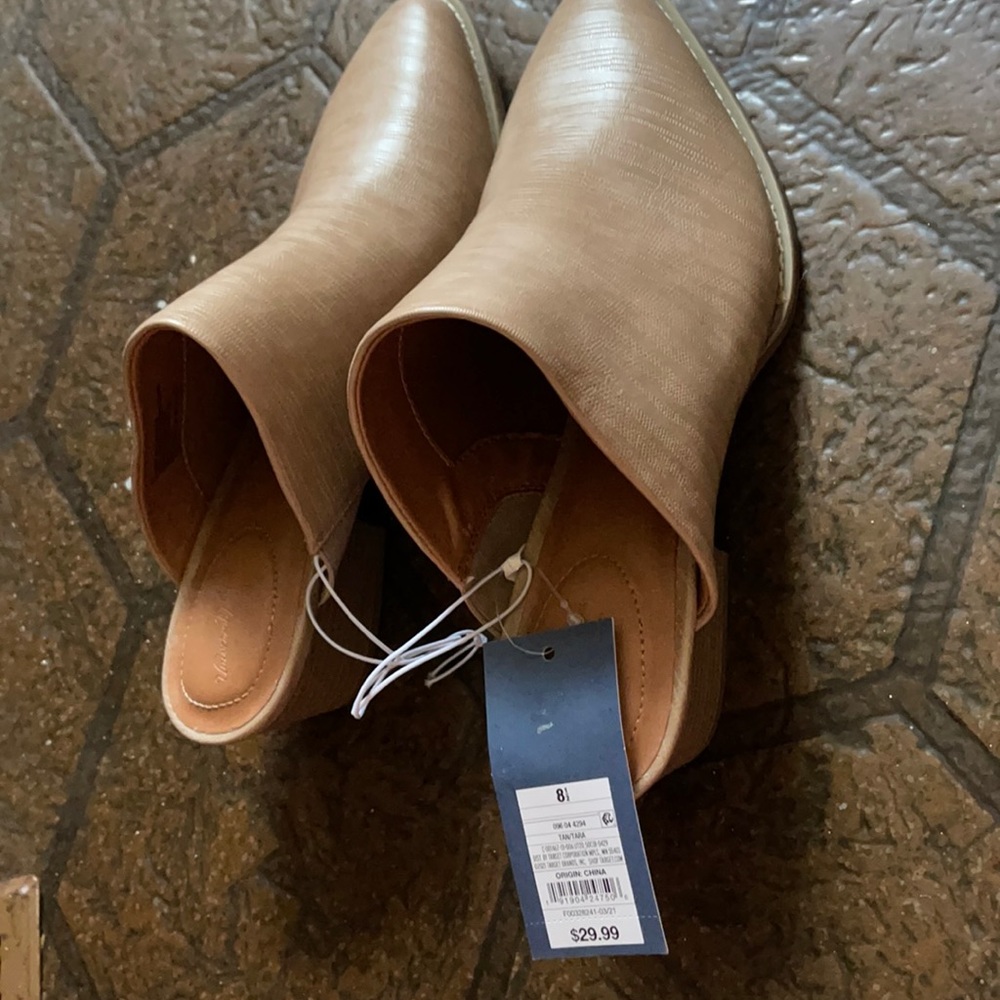 Women’s shoes size 8. New